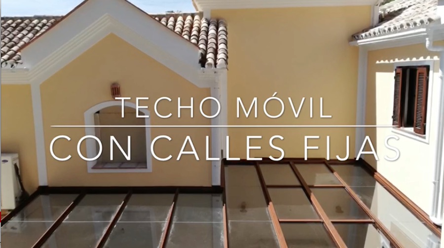 instalación de techo móvil con guías en imitación madera y control solar