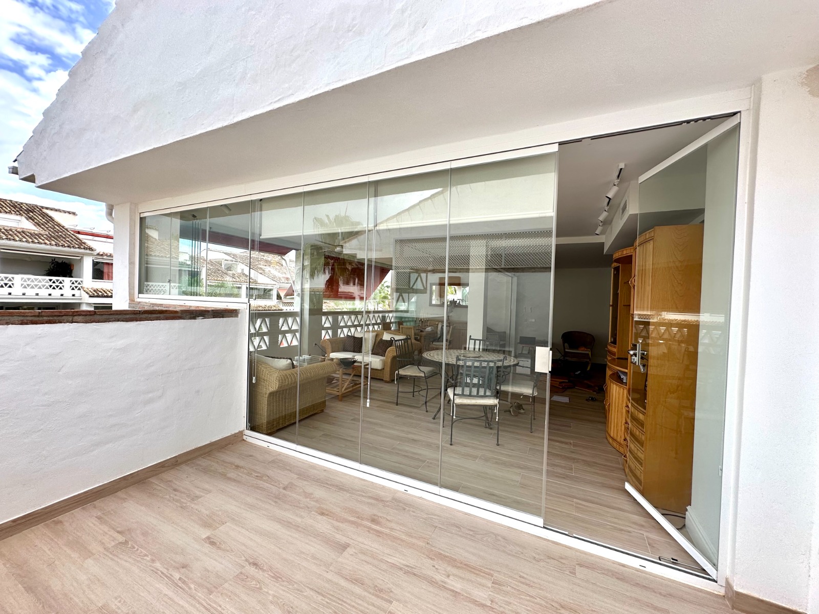 Instalación cortinas de cristal en Marbella - Cerramientos Tejero