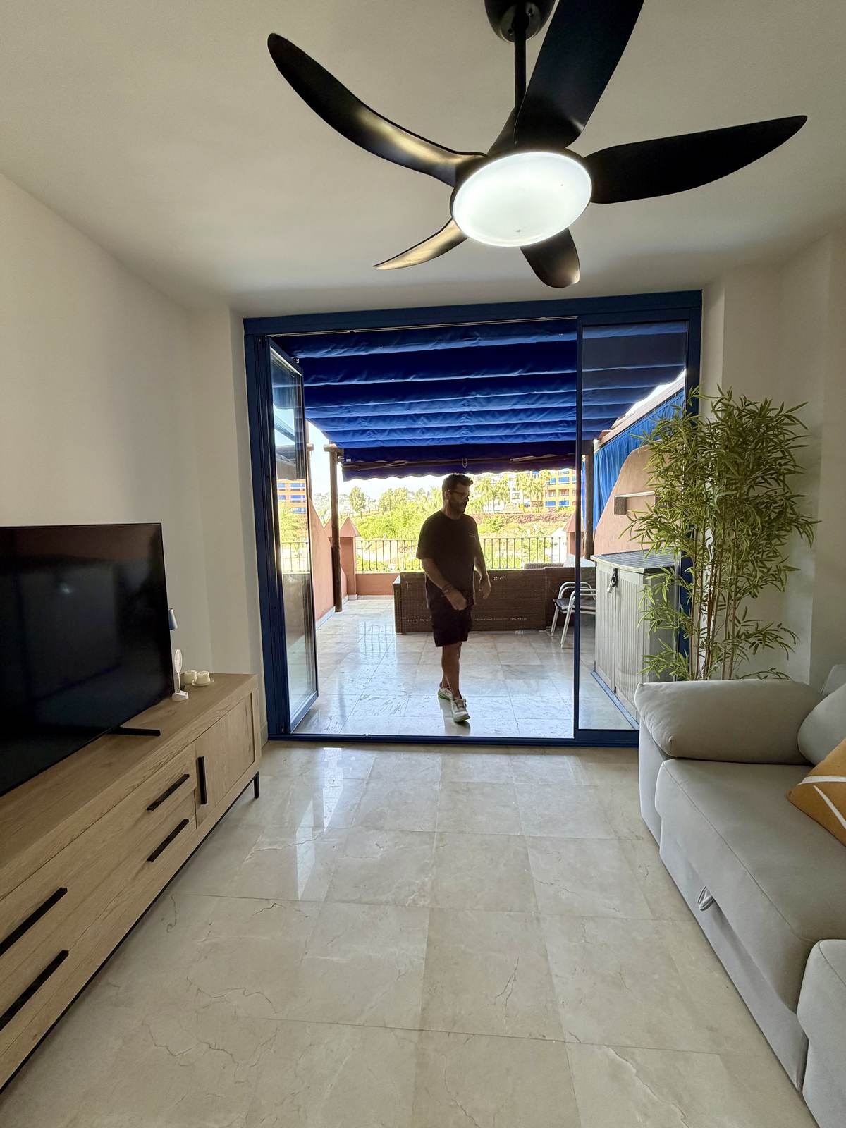 Cristalería de cortina de cristal con cámara para mejor climatización en Granada